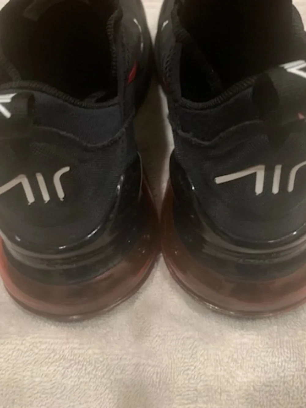 Nike AirMax 270 Men's Size US 10.5 - Picture 3 of 8